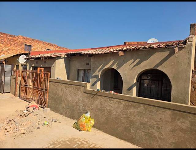 4 BEDROOM HOUSE FOR SALE IN TEMBISA EXT 7